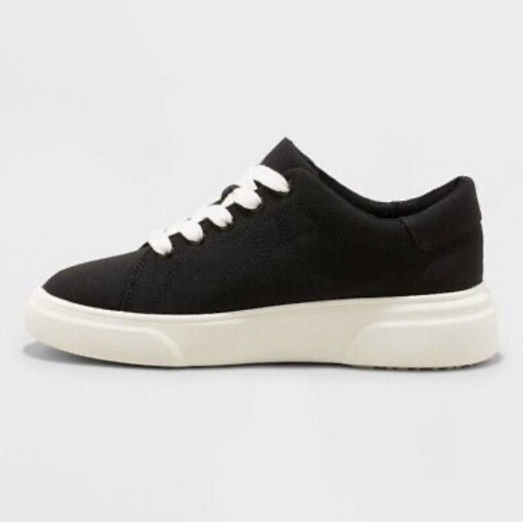 🖤5/$20 NWT Mad Love Black & White Sneakers - Picture 3 of 13